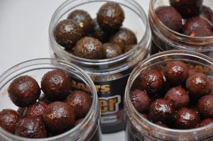 Boilies v dipe Gangster GSP Black Squid 24mm 250ml