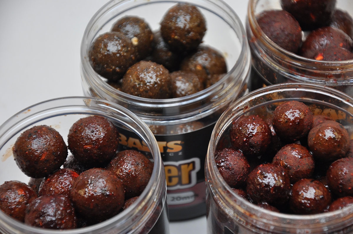 Mikbaits Boilies v dipe Gangster G2 Krab/Ančovička/Asa 24mm 250ml