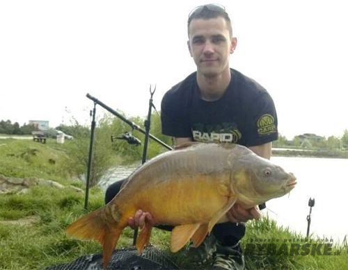 Erik Šušuk - kaprík chytený na Ranči v Galante na Boilies Rapid Easy - cesnak+chilli, 13kg